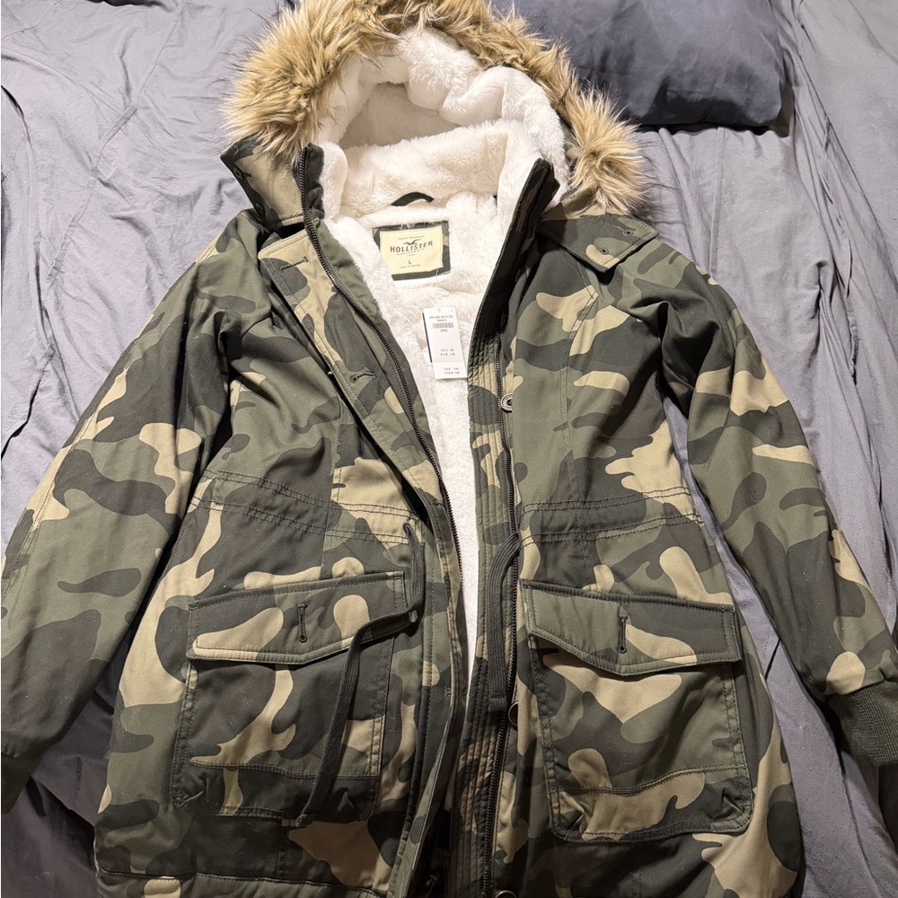 Hollister Women’s Green Camo Sherpa-Lined Utility Parka with Faux-Fur Hood